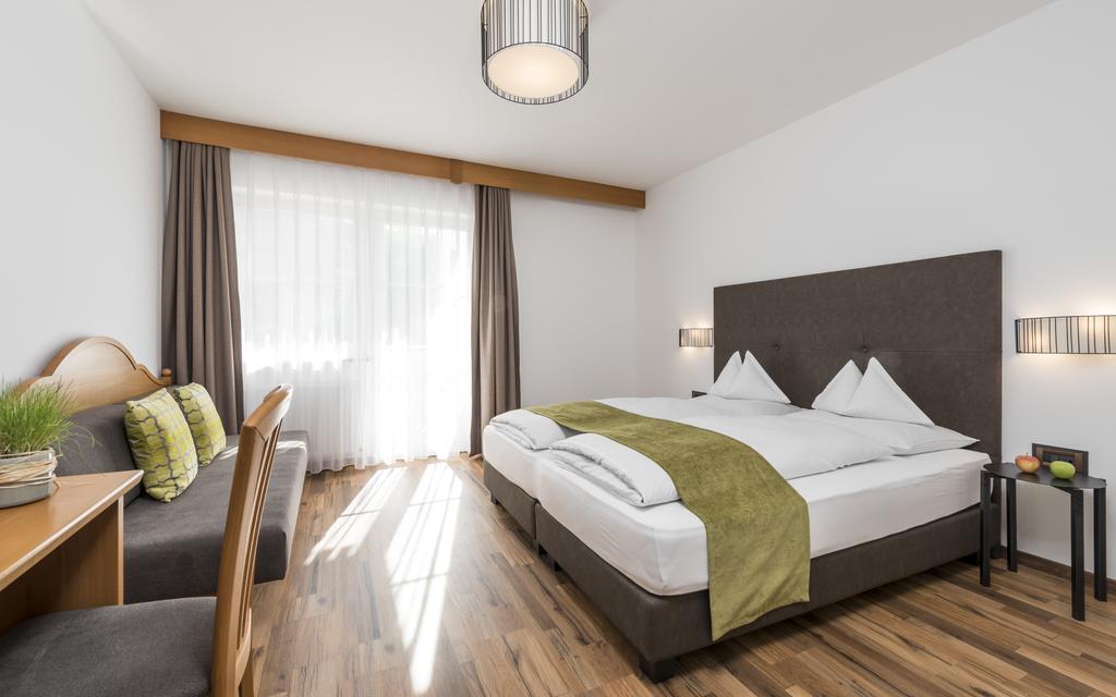 Vinschgerhof Hotell Silandro Eksteriør bilde